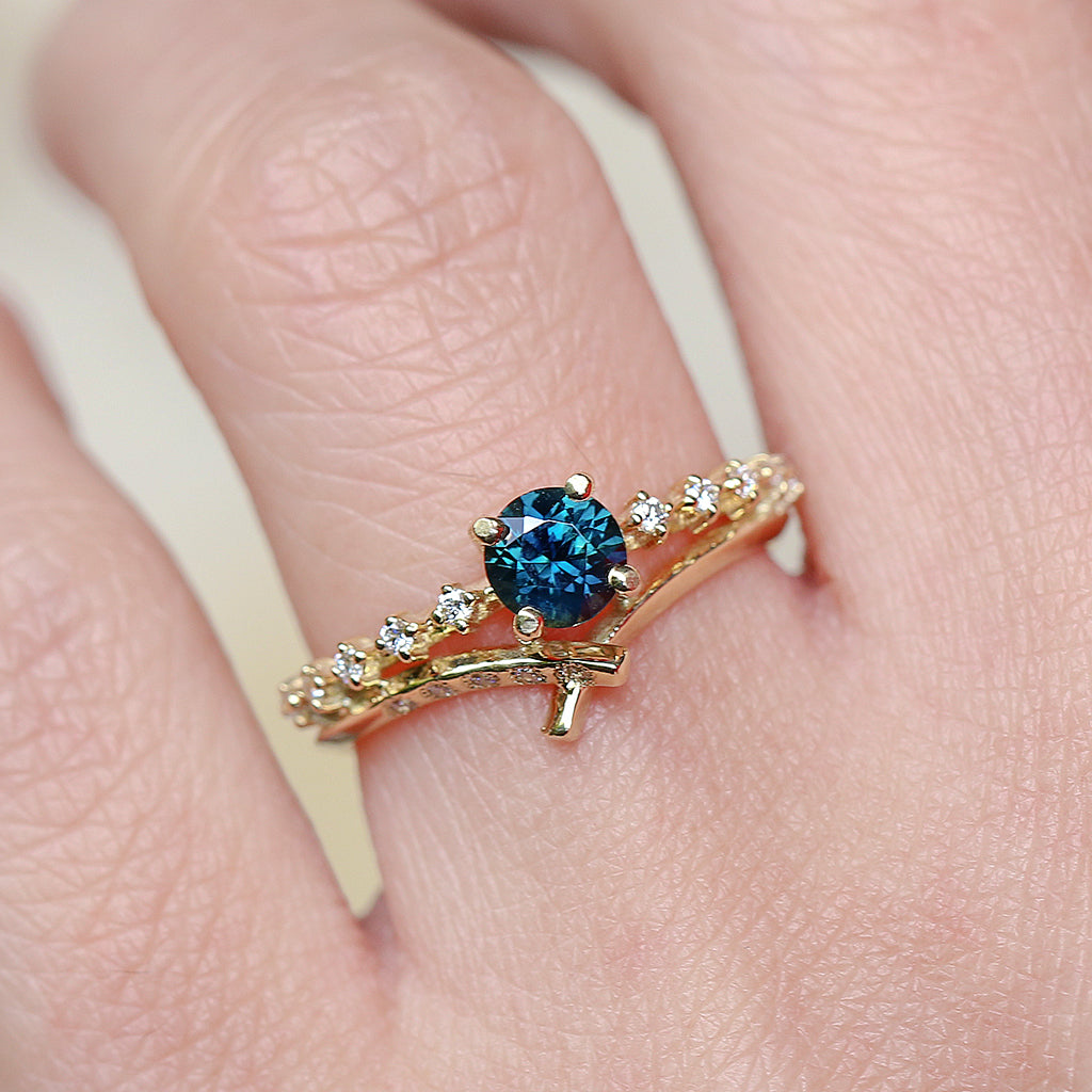 Promise engagement ring - 0.615ct round natural sapphire