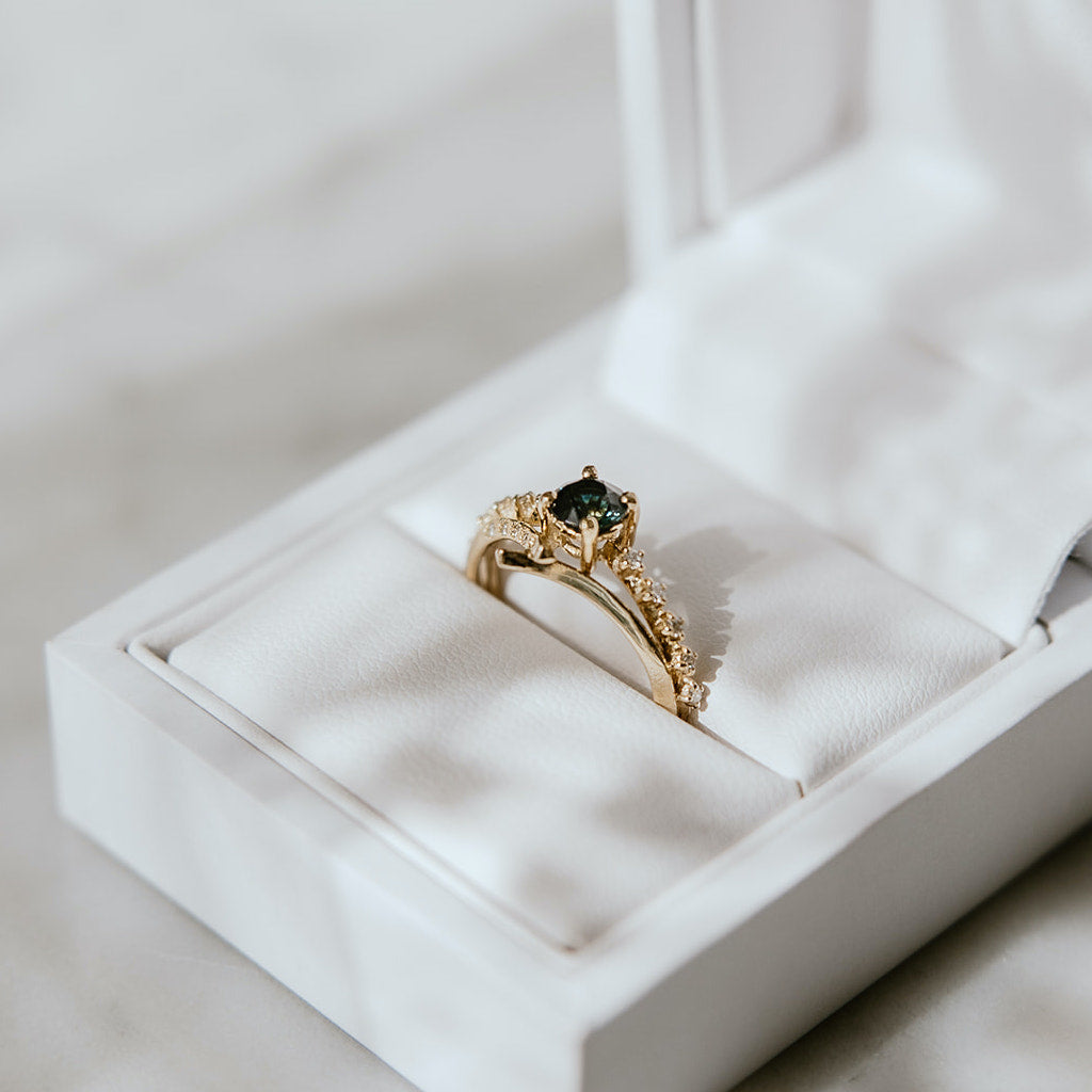 Promise engagement ring - 0.615ct round natural sapphire
