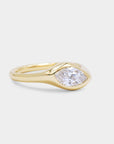 Sculpture curvy gold signet ring with a oval diamond