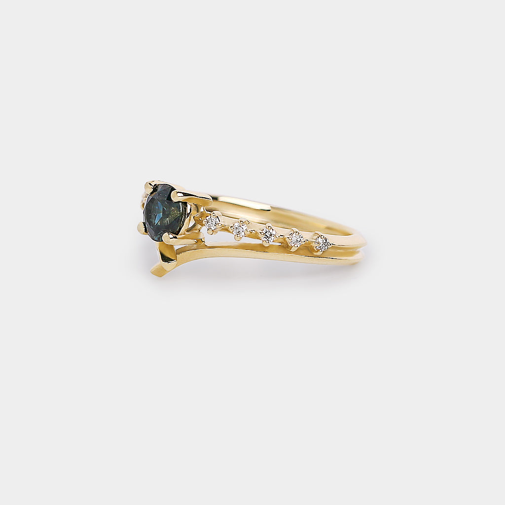 Promise engagement ring - 0.615ct round natural sapphire