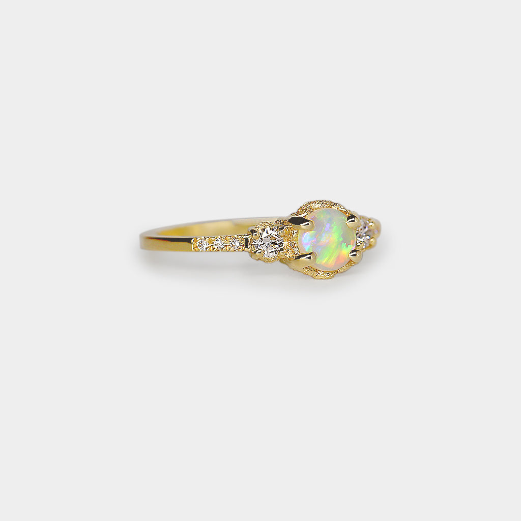 Destiny opal ring (with 4 claws) - 5mm round crystal opal