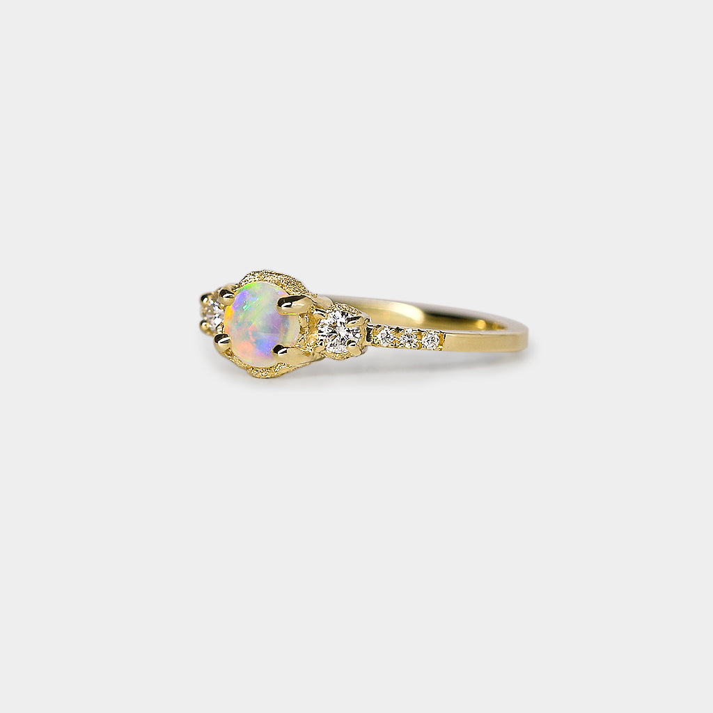 Destiny opal ring (with 4 claws) - 5mm round crystal opal