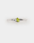 Petite toi et moi ring - Peridot & diamond