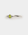 Petite toi et moi ring - Peridot & diamond