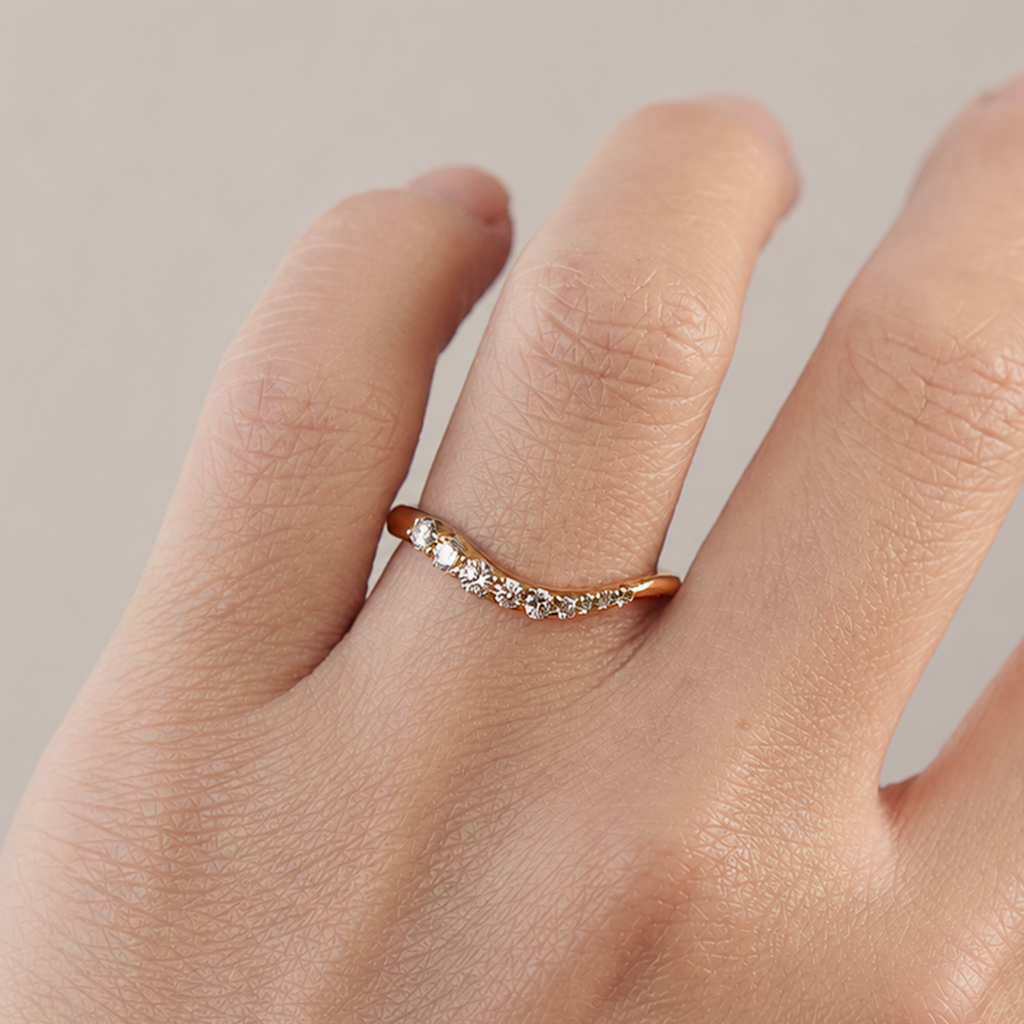Dune Graduated Diamond Band