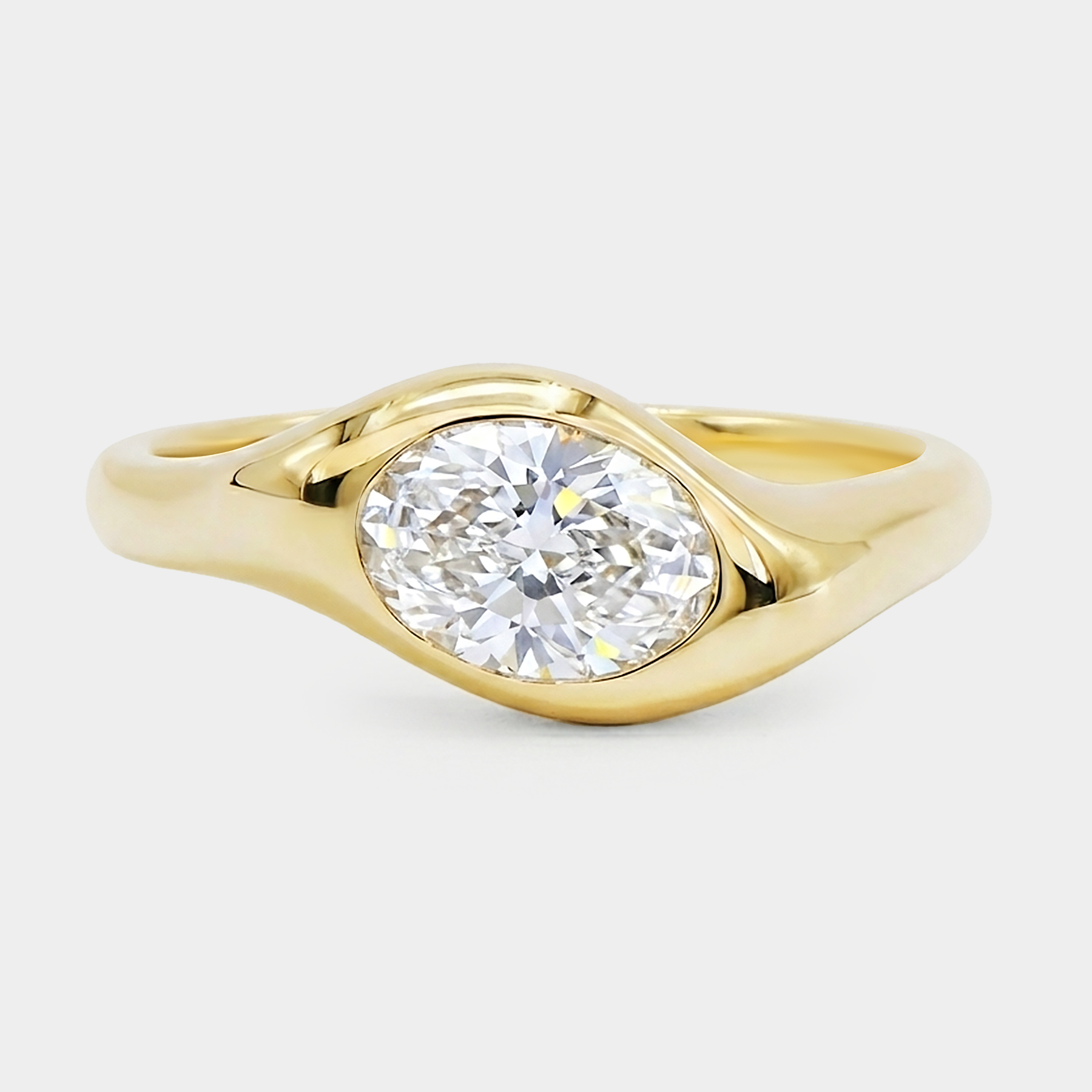 Sculpture curvy gold signet ring with a oval diamond