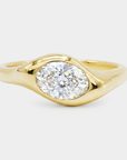 Sculpture curvy gold signet ring with a oval diamond