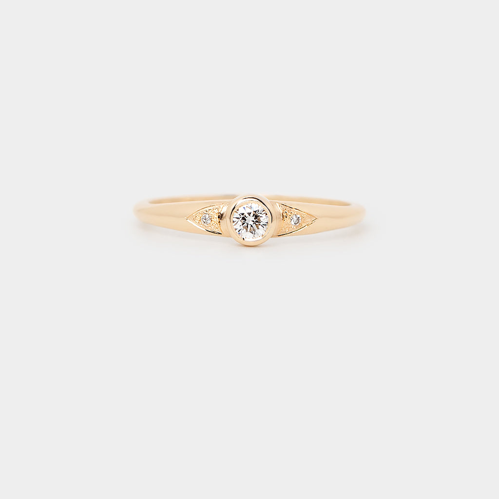 Natural Diamond Ring, 9k Gold Diamond Ring, Natural Diamond Jewelry, Diamond Ring with Arrow Design, Gold Diamond Engagement Ring, 9k Gold Gemstone Jewelry, Textured Arrow Diamond Ring.