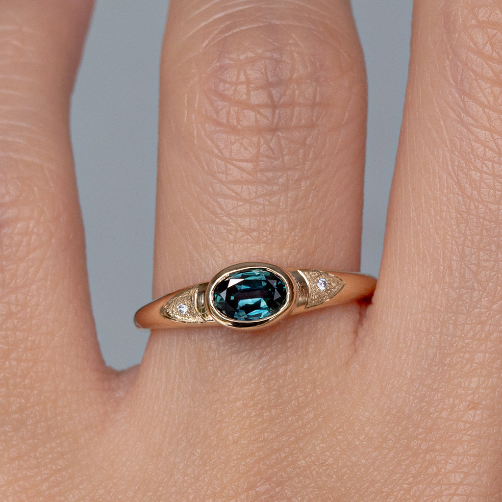 Teal Sapphire Ring, 9k Gold Sapphire Ring, Diamond Arrow Ring, Teal Sapphire Jewelry, 9k Gold Gemstone Jewelry.