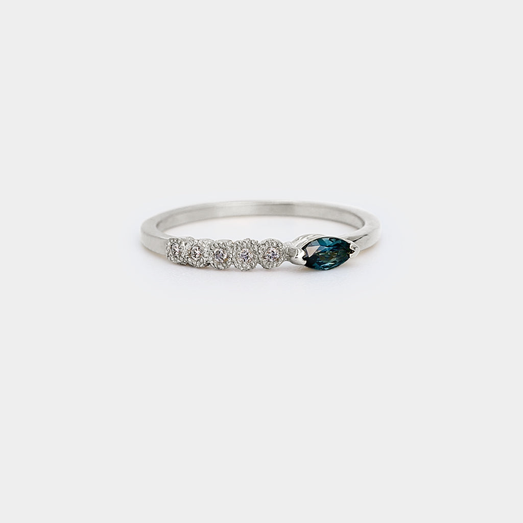 Meteorite Trail ring - teal sapphire white gold