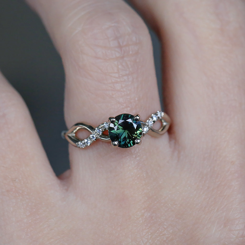 Infinity sapphire ring - 1.05ct round sapphire