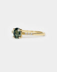 Solitaire pave band ring - Oval natural sapphire side