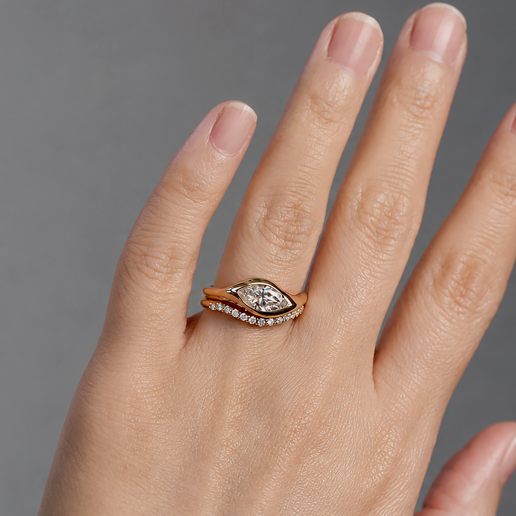 Dune Signet- Marquise Lab Diamond